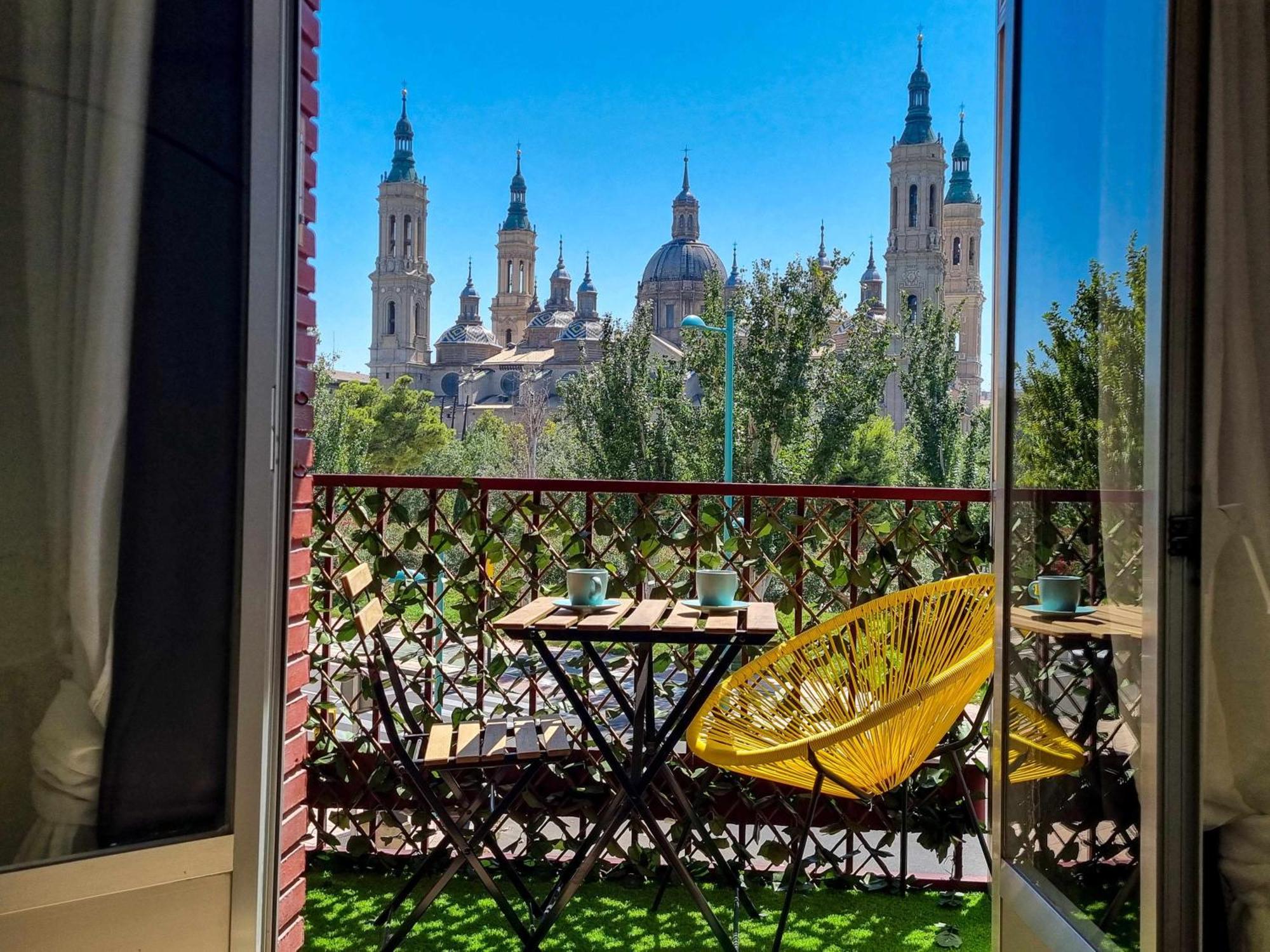 Front Views To El Pilar Comotucasa Zaragoza Exteriér fotografie