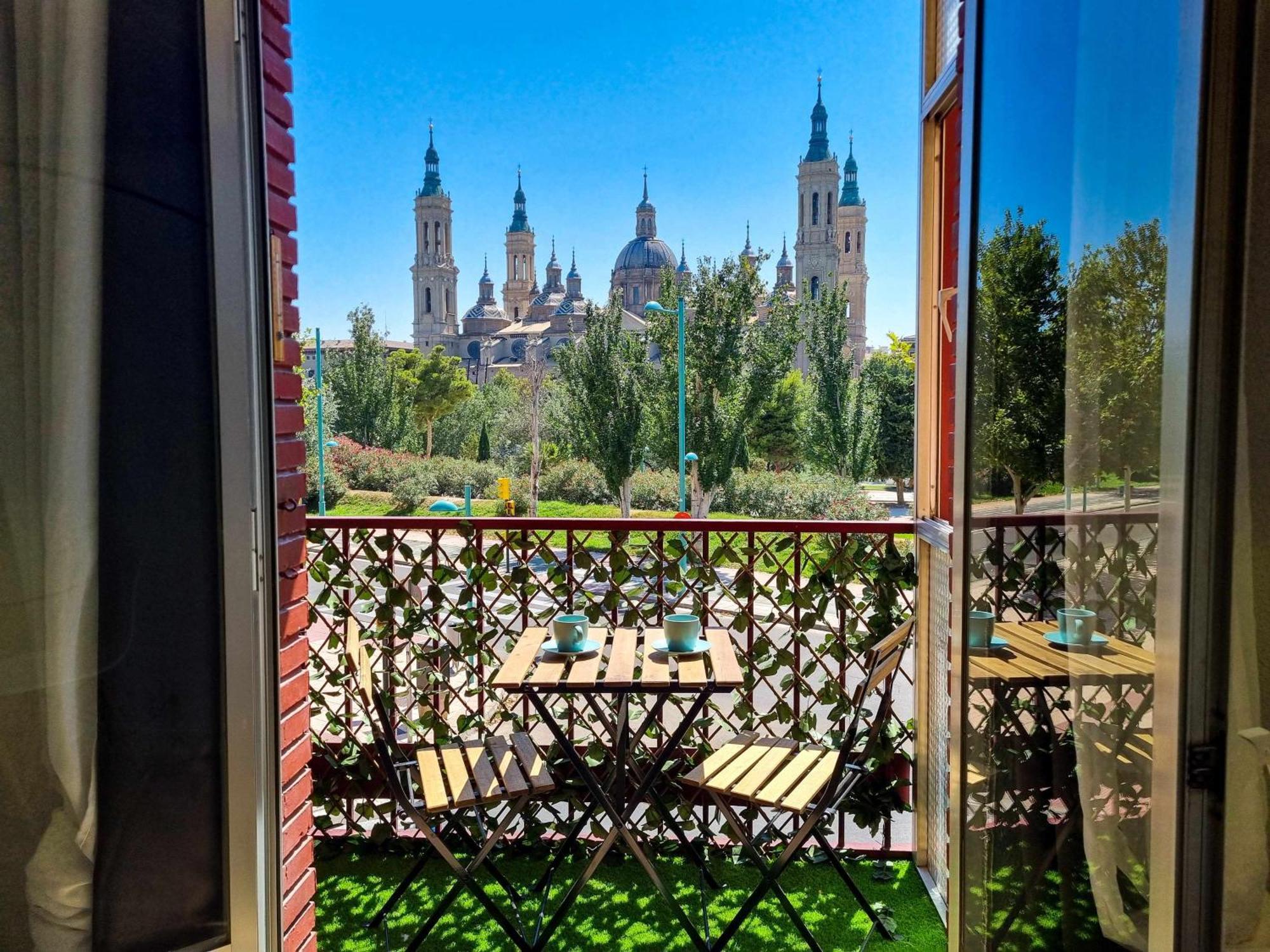 Front Views To El Pilar Comotucasa Zaragoza Exteriér fotografie
