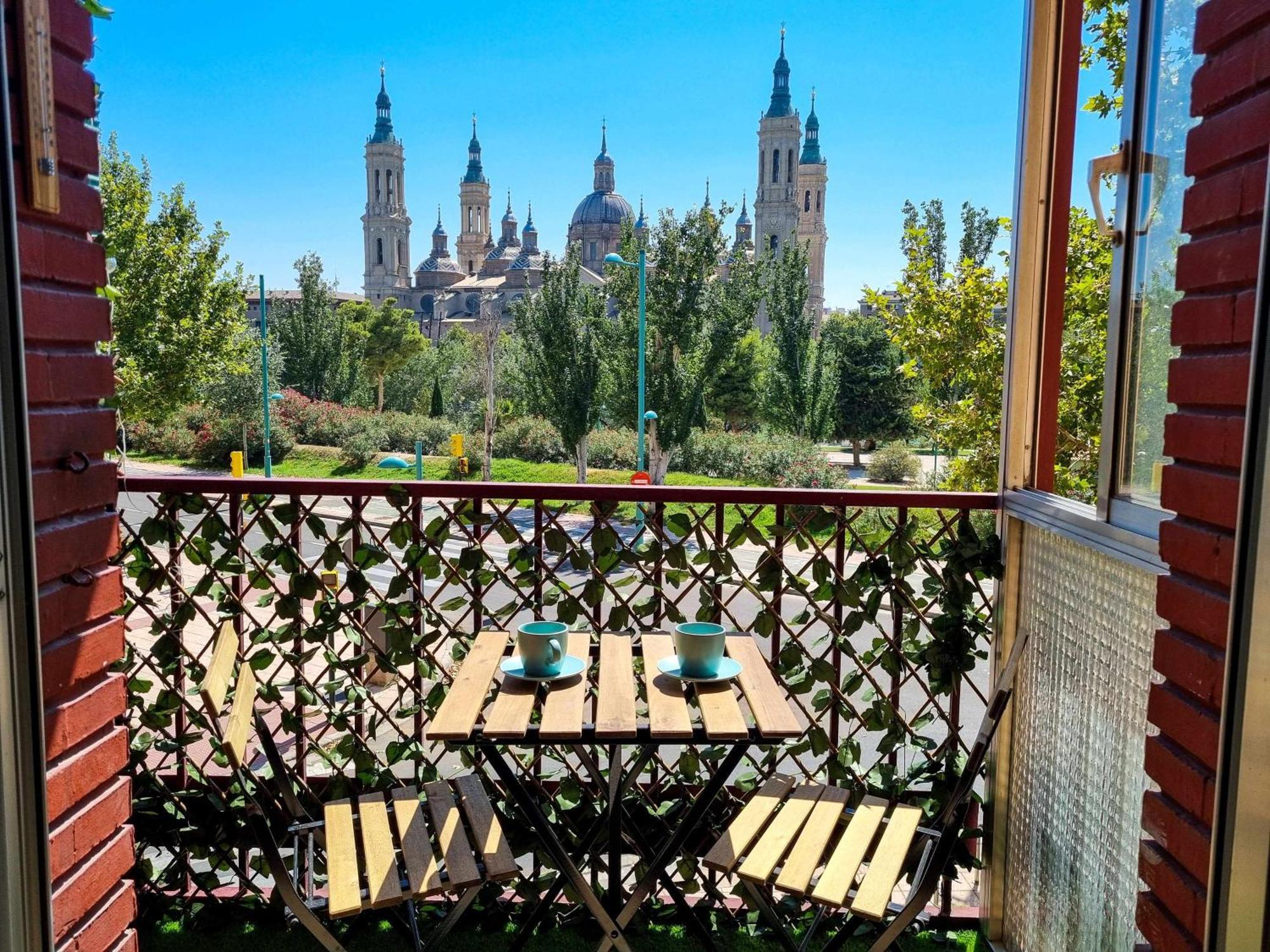 Front Views To El Pilar Comotucasa Zaragoza Exteriér fotografie
